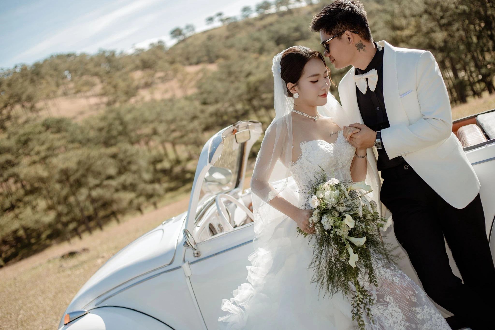 Cặp đôi cưới trong rừng thông Đà Lạt